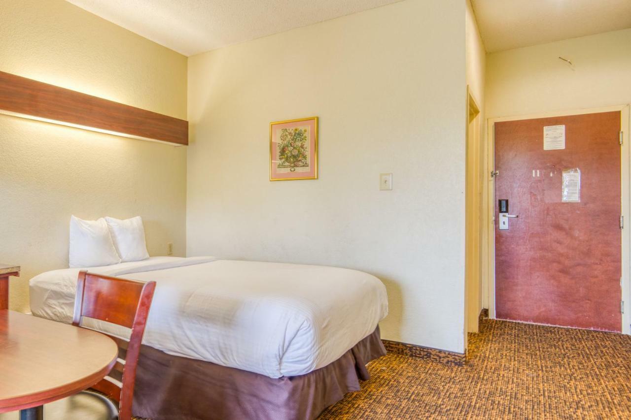 Trident Inn & Suites, Baton Rouge (Adults Only) Prairieville Dış mekan fotoğraf